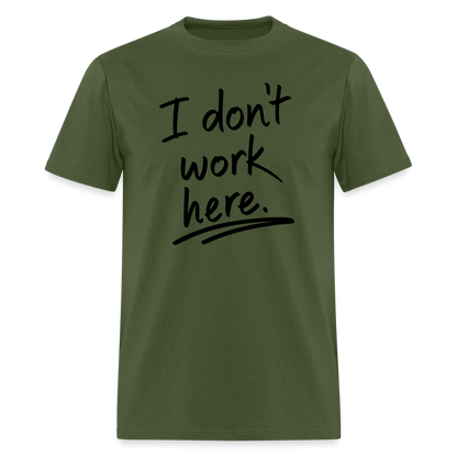 I Don't Work Here T-Shirt - military green