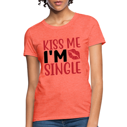 Kiss Me I'm Single : Women's T-Shirt - heather coral